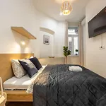 Central Grand Apartment With 5Bedrm 2Bathroom