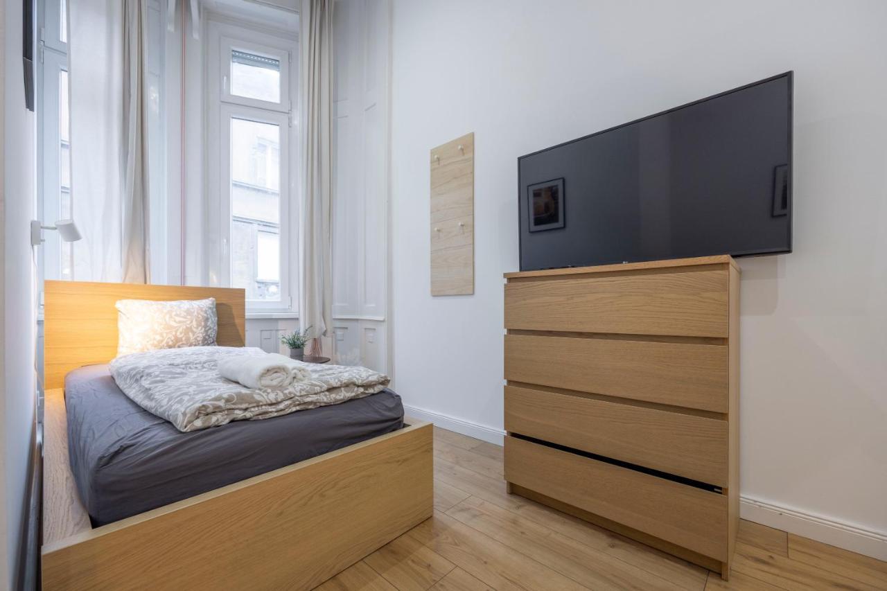 Grand With 5bedrm 2bathroom * Budapest