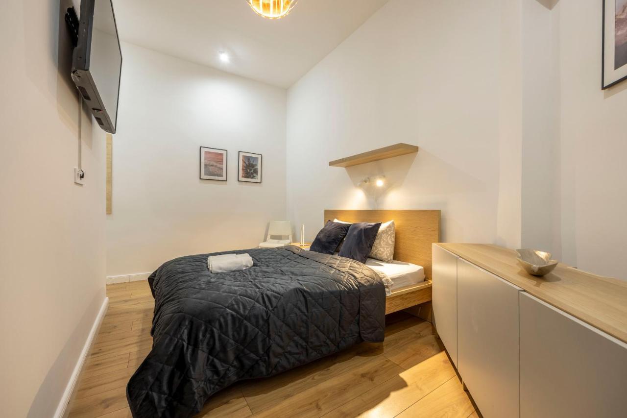 Grand With 5bedrm 2bathroom Apartman
