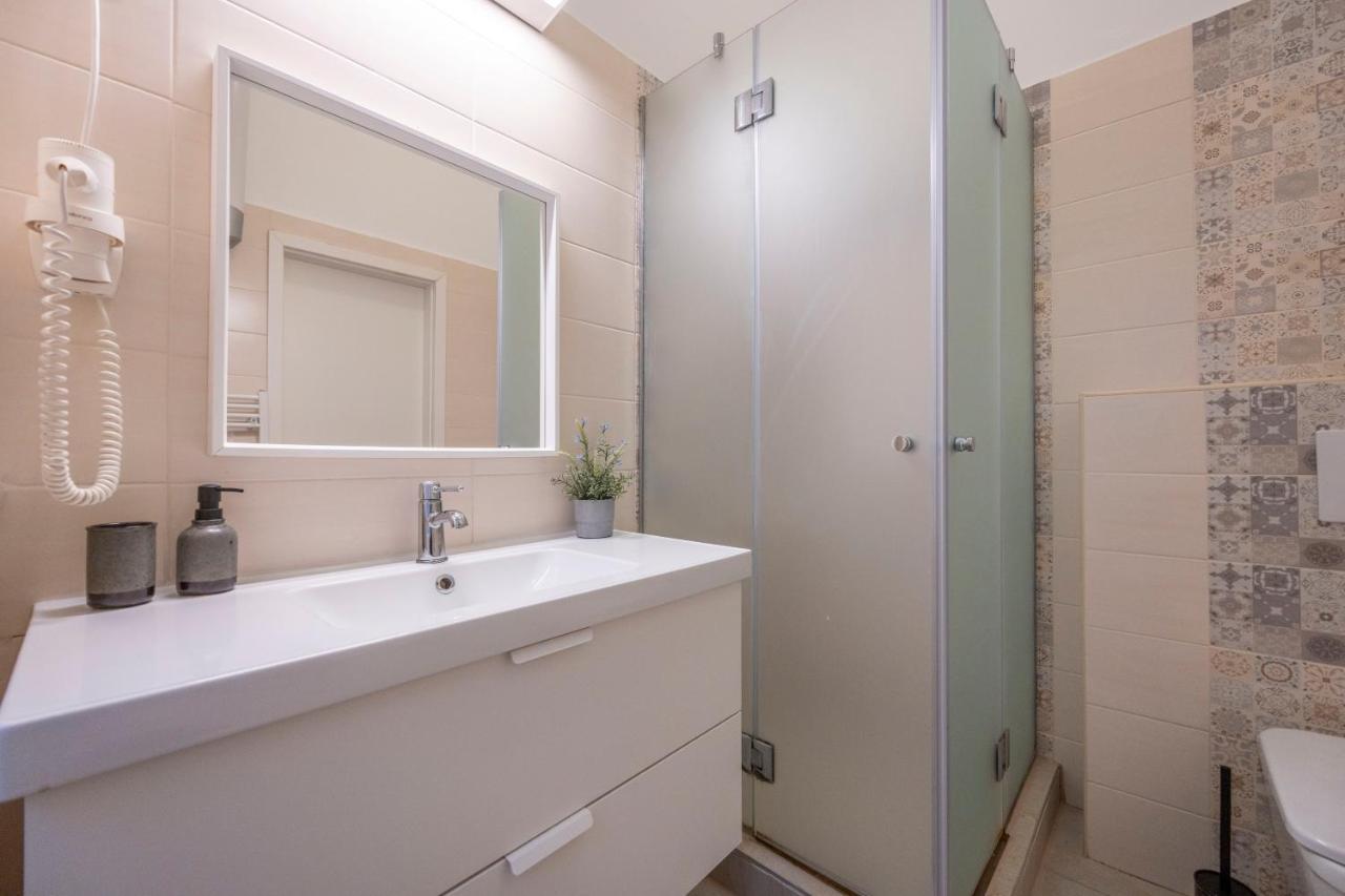 Grand With 5bedrm 2bathroom Apartman